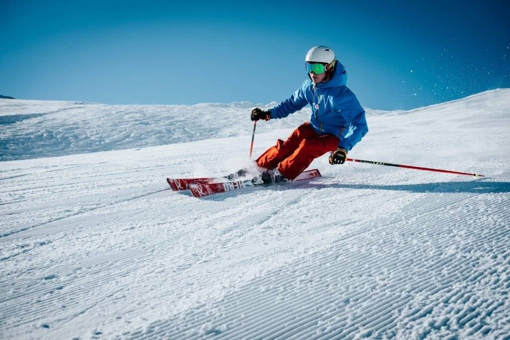 skiing